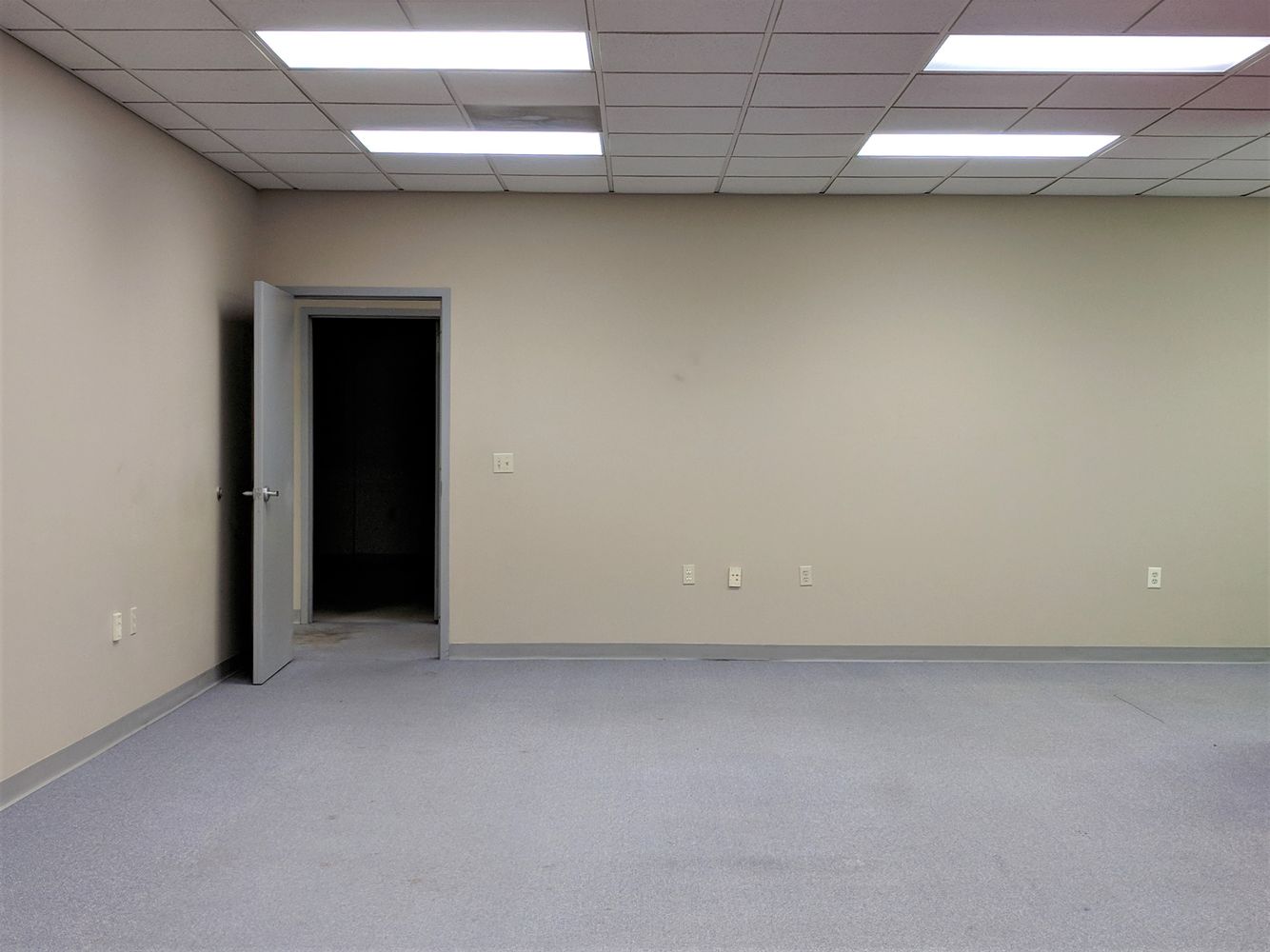 901 West Main Street, El Paso, IL 61738